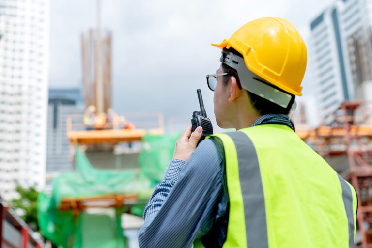 Como a radiocomunicação ajuda a reduzir custos dentro das operações?